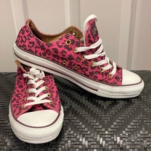 NWOT Converse All Stars pink cheetah print shoes.